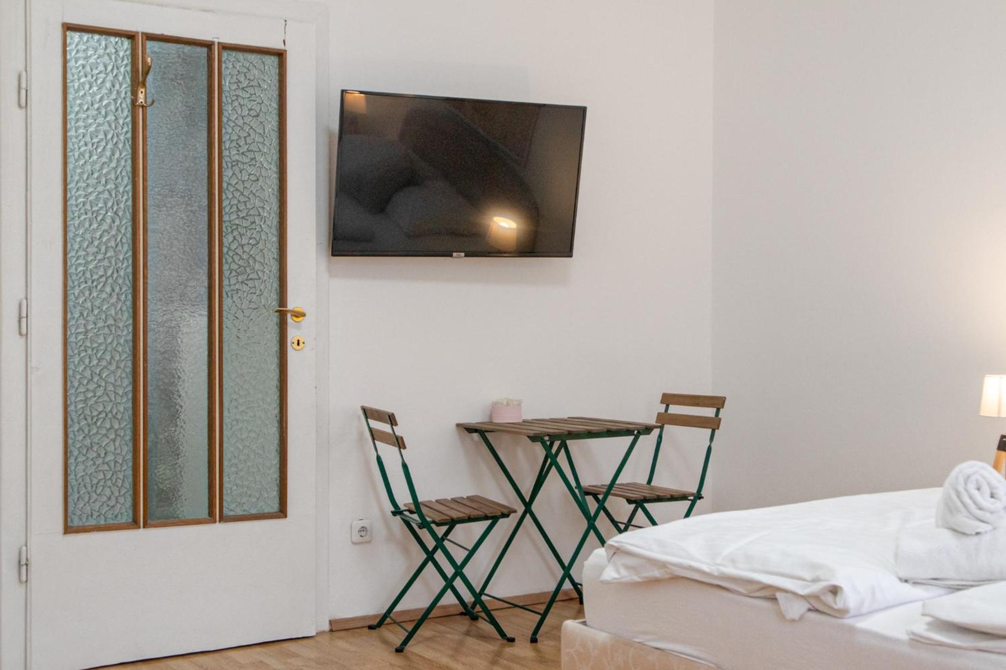 Budget City Stay - Near Wiener Stadthalle Ideal For Longstays Viena Exterior foto