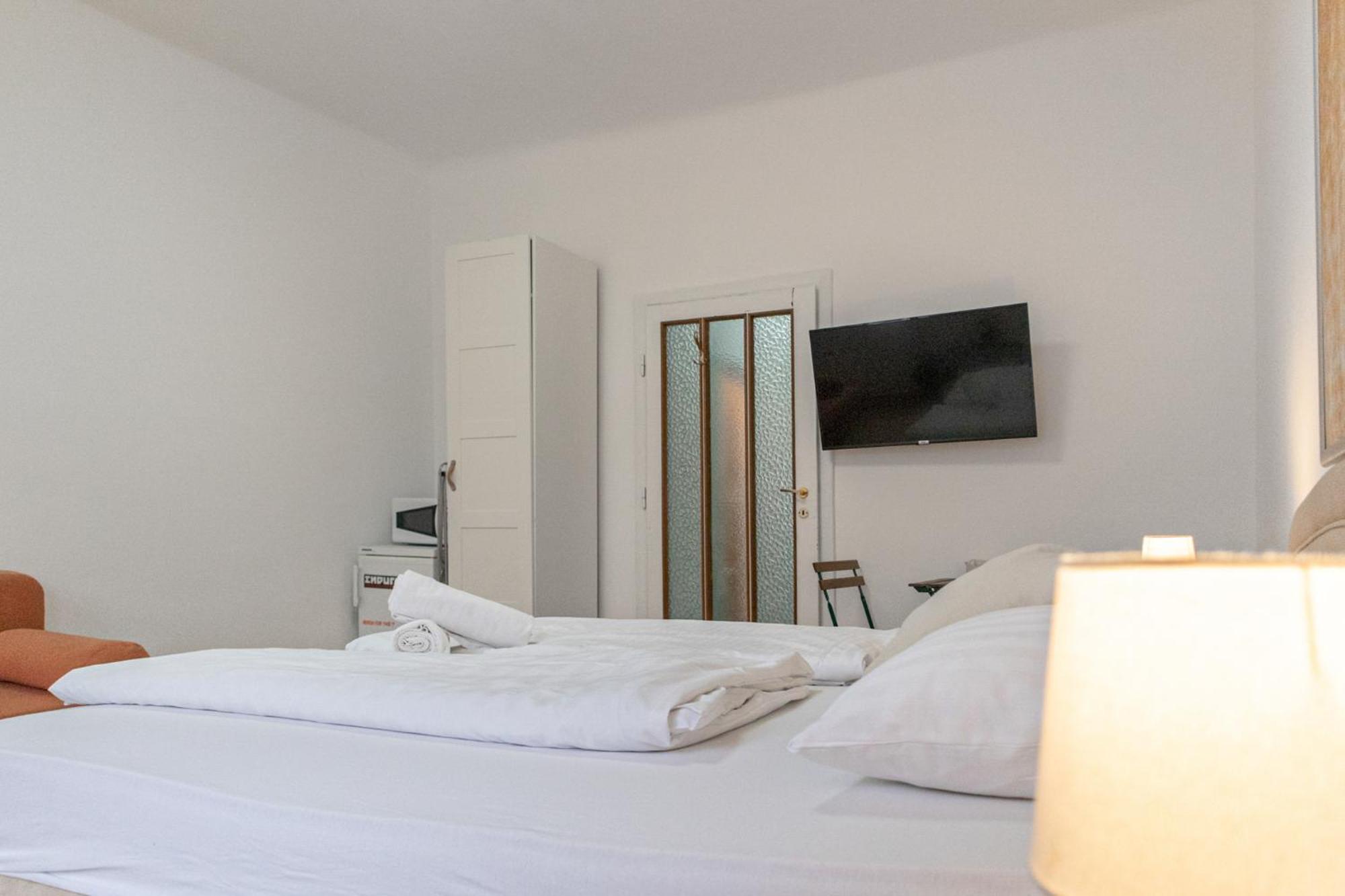 Budget City Stay - Near Wiener Stadthalle Ideal For Longstays Viena Exterior foto